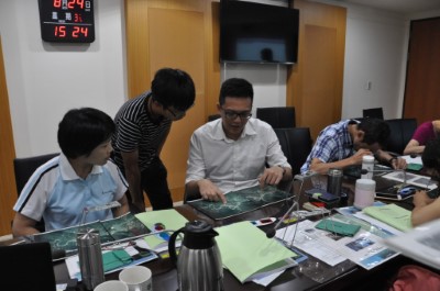 圖2、學員詢問標示於航照上的像主點及轉刺點